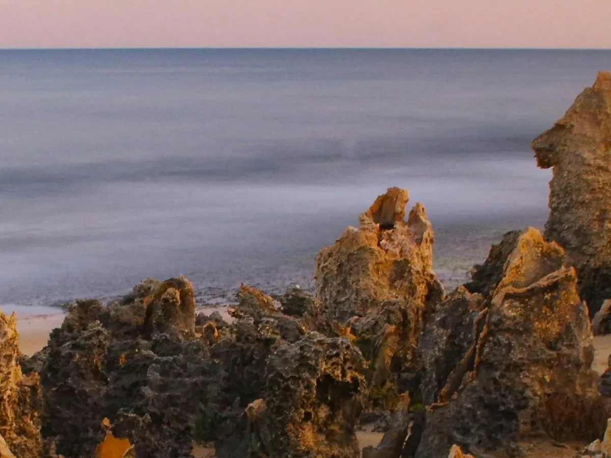 Rocky Beach in Australia - Ideal for Canvas TV - Enhance your decor with free art